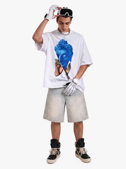 Hellblaue Jeansshorts mit Perlenverzierung