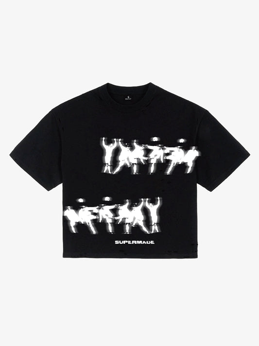 Short-sleeved Distressed T-shirt With A Football Kicking Scene And Blur Pattern Design 
