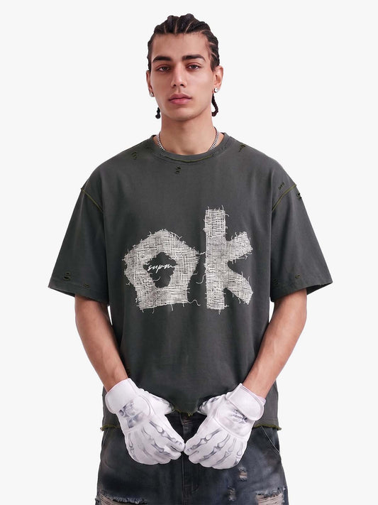 Wende-T-Shirt mit „OK“-Aufnäher, Farbblock-Design und Rissen