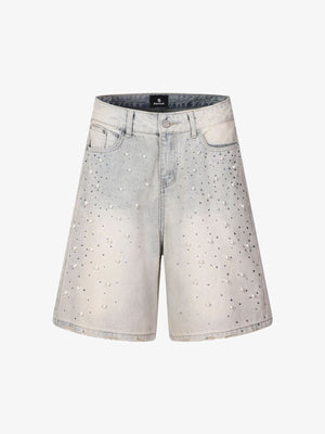 Hellblaue Jeansshorts mit Perlenverzierung