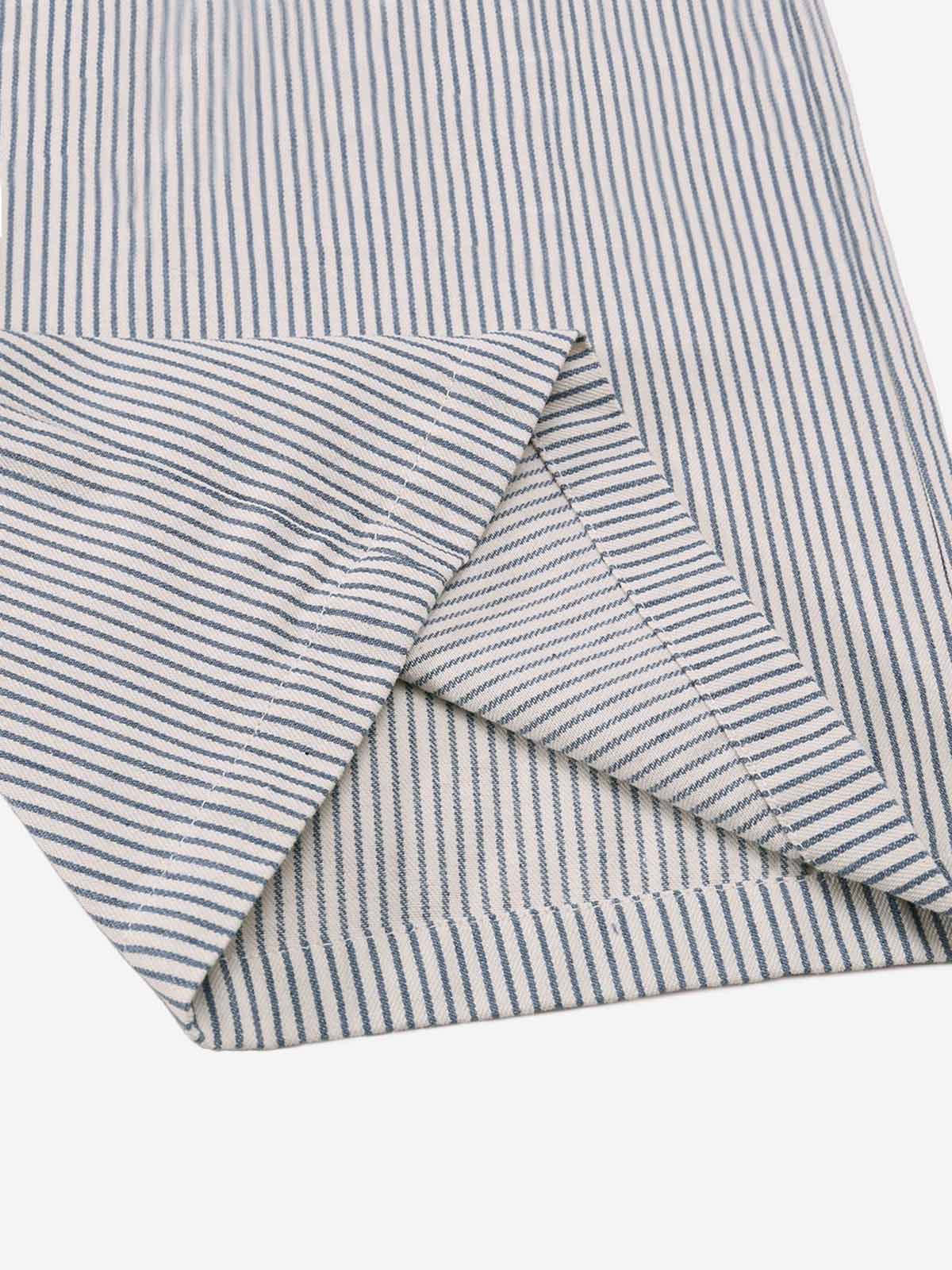 Plissierte, nadelgestreifte Shorts mit weitem Bein