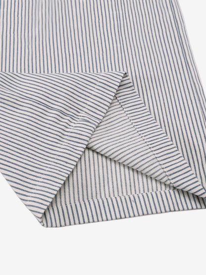 Plissierte, nadelgestreifte Shorts mit weitem Bein