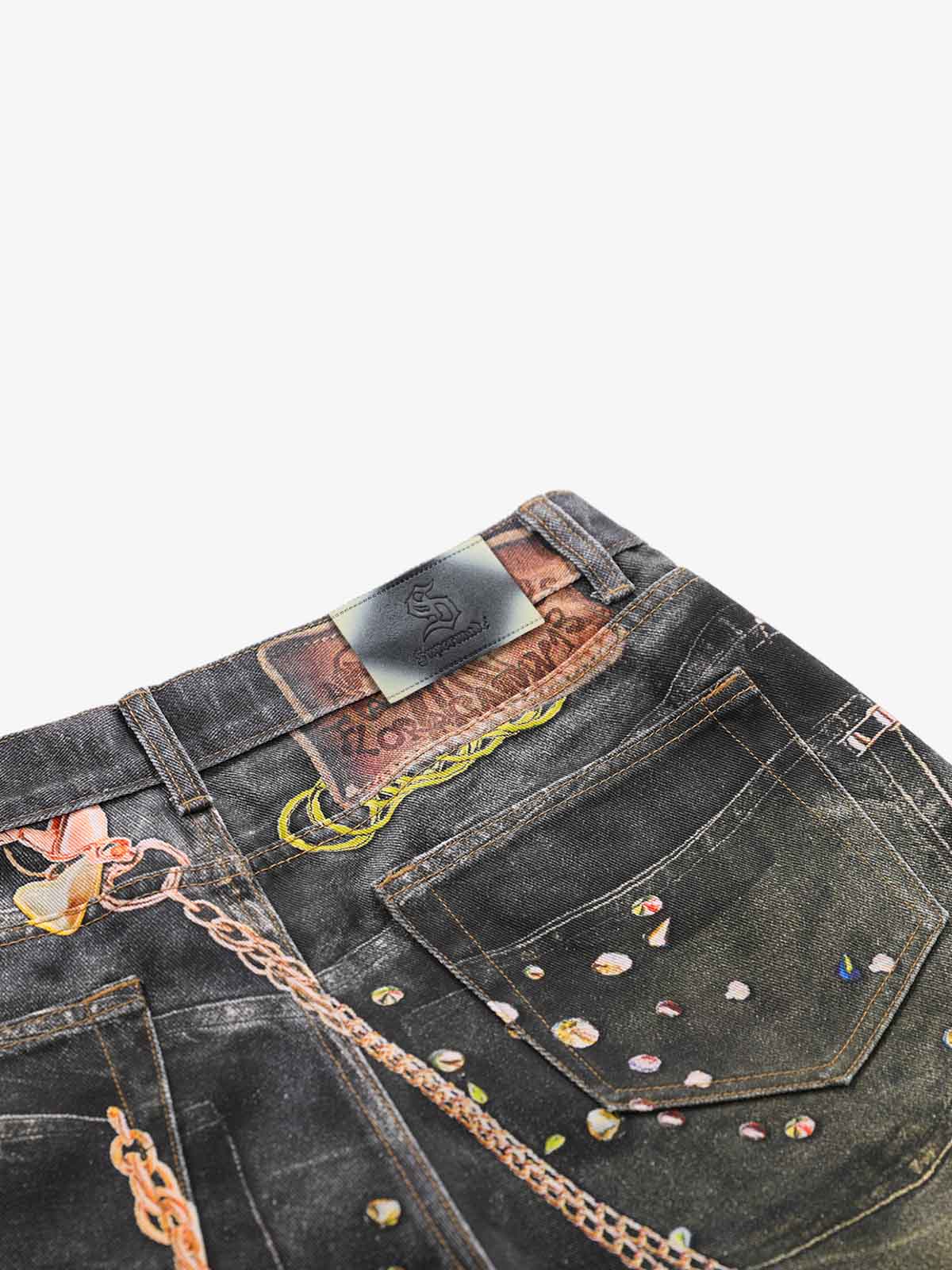 Jeans mit 3D-Schlüsselketten-Print