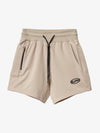 Minimalistische Shorts mit kleinem Logo