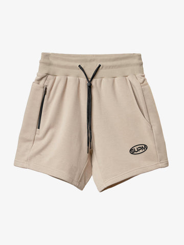 Minimalistische Shorts mit kleinem Logo