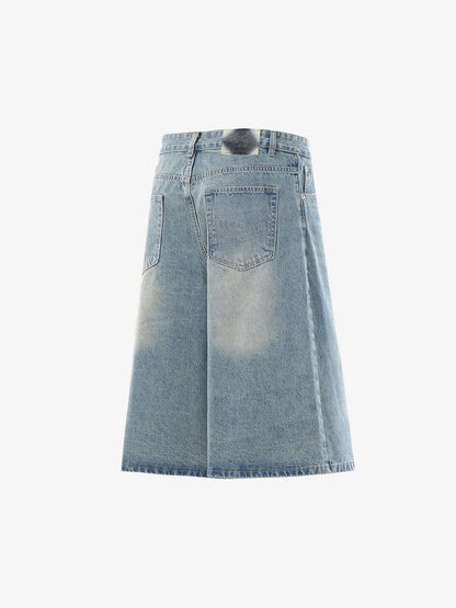 Asymmetrische Jeansshorts mit mehreren Knöpfen