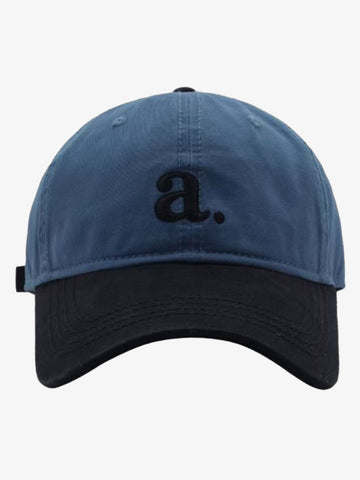 Gestickter Buchstabe „a“. Gewaschene Baseballkappe