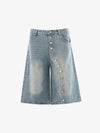Asymmetrische Jeansshorts mit mehreren Knöpfen