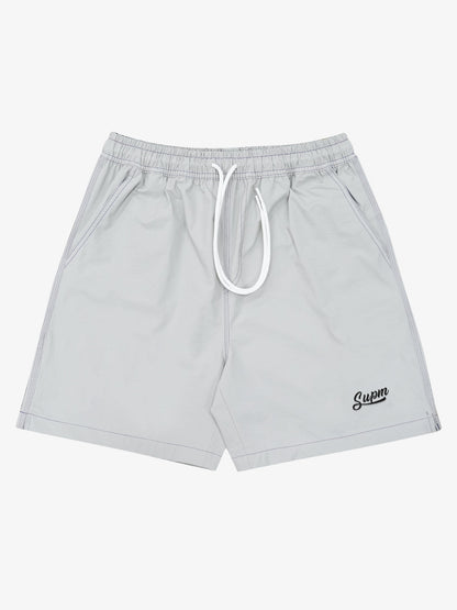 Minimalistische Shorts mit Kontrastnähten und Kordelzug