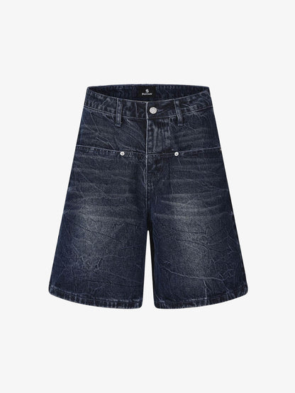 Weit geschnittene, gewaschene Jeansshorts