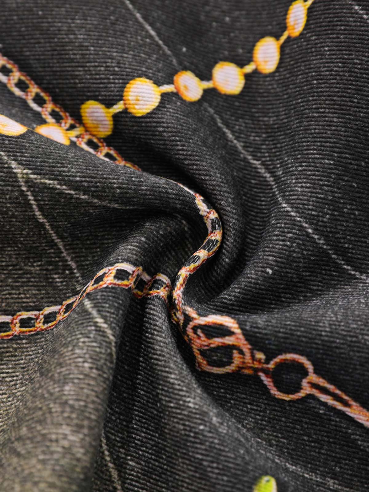 Jeans mit 3D-Schlüsselketten-Print