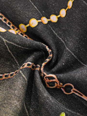 Jeans mit 3D-Schlüsselketten-Print