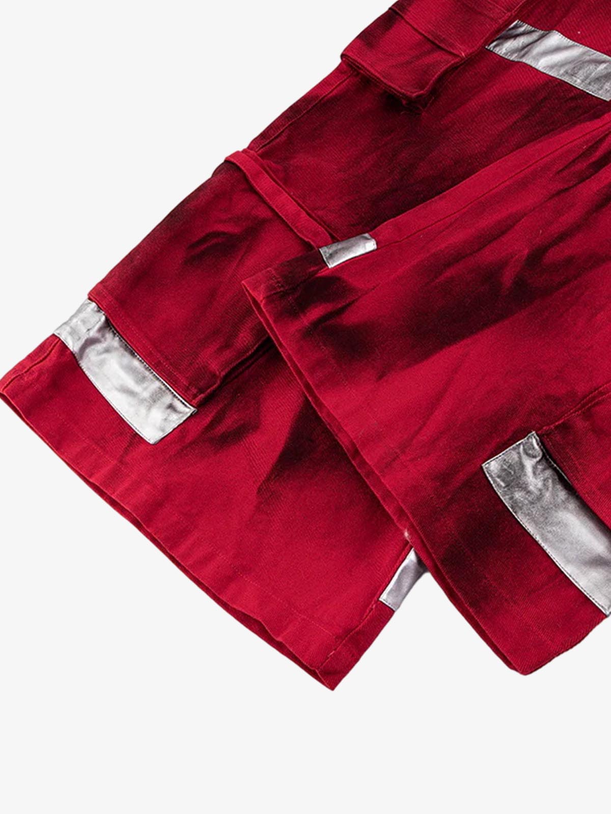 Cyberpunk-Cargohose mit reflektierenden Details und vielen Taschen