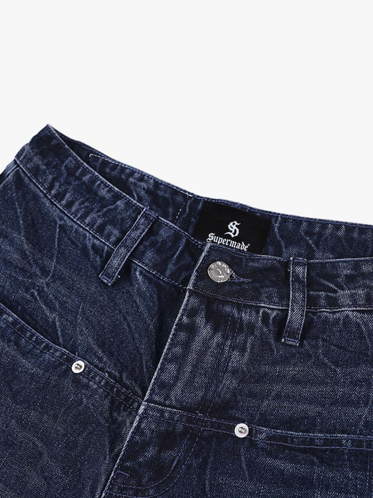 Weit geschnittene, gewaschene Jeansshorts