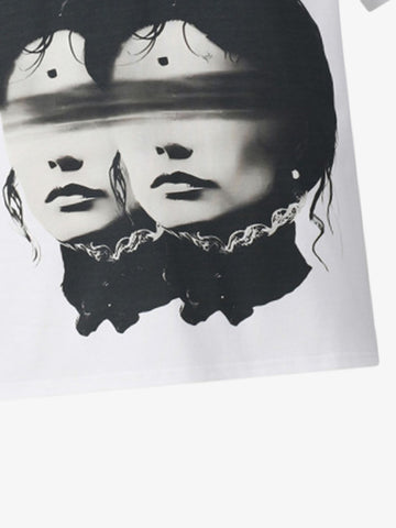 Surreales Zwillingsporträt-T-Shirt