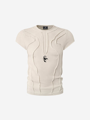 Skorpion-besticktes T-Shirt mit sichtbaren Nähten