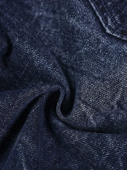 Weit geschnittene, gewaschene Jeansshorts