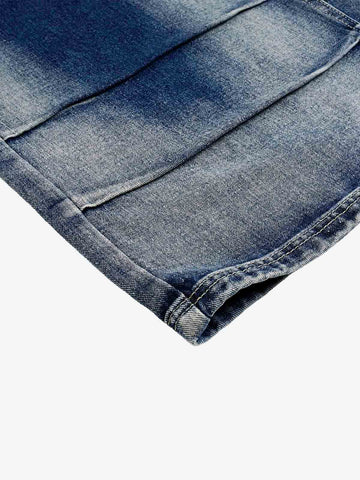 Jeansshorts mit Gürtel und gebogener Naht, weitem Bein