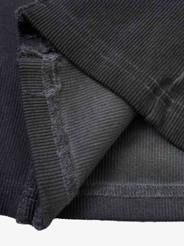 Strickweste mit sichtbaren Nähten