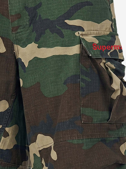 Vintage-Cargoshorts mit Camouflage-Muster und ausgefranstem Saum