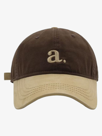 Gestickter Buchstabe „a“. Gewaschene Baseballkappe