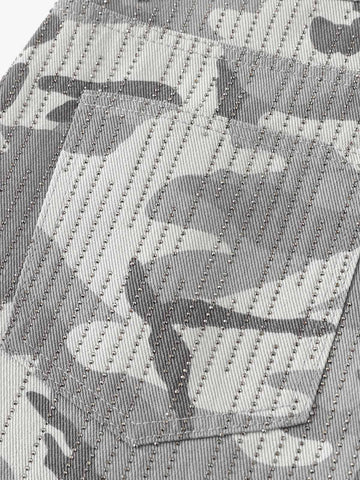 Camouflage-Cargoshorts mit Perforation – Weit geschnittene Utility-Shorts aus Baumwollmischgewebe
