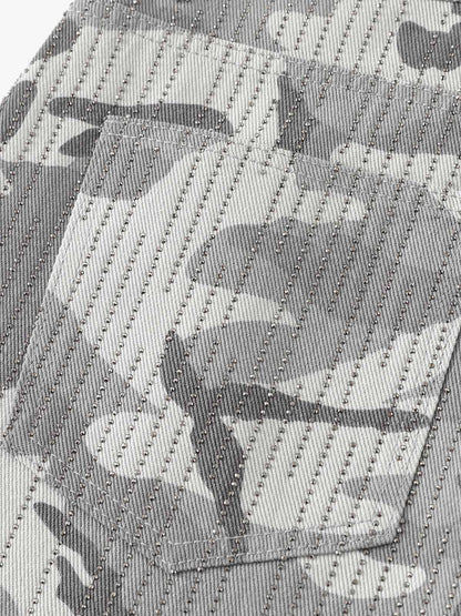 Camouflage-Cargoshorts mit Perforation – Weit geschnittene Utility-Shorts aus Baumwollmischgewebe