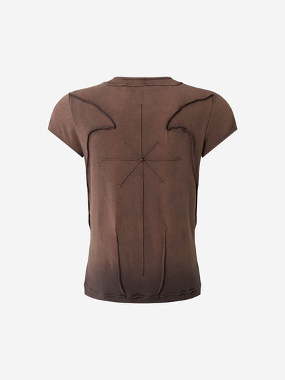 Skorpion-besticktes T-Shirt mit sichtbaren Nähten