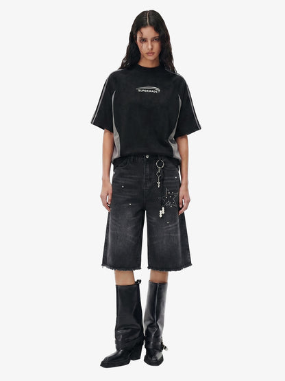 Jeansshorts mit offenem Saum und Strasssternen