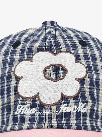 Baseballkappe mit Karomuster und Blumenstickerei