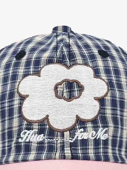 Baseballkappe mit Karomuster und Blumenstickerei