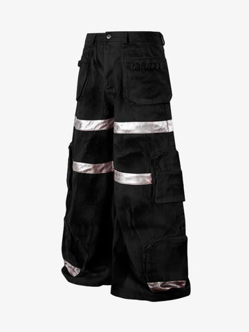 Cyberpunk-Cargohose mit reflektierenden Details und vielen Taschen
