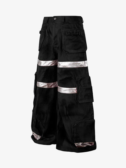 Cyberpunk-Cargohose mit reflektierenden Details und vielen Taschen