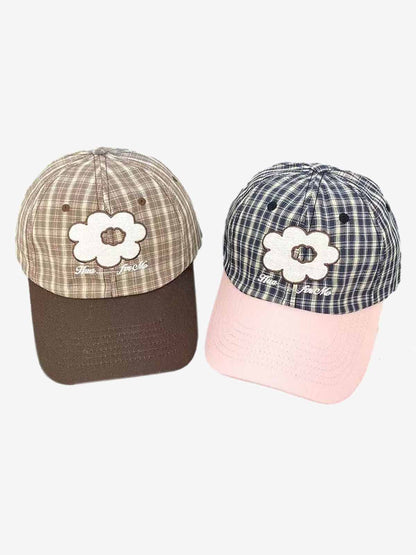 Baseballkappe mit Karomuster und Blumenstickerei