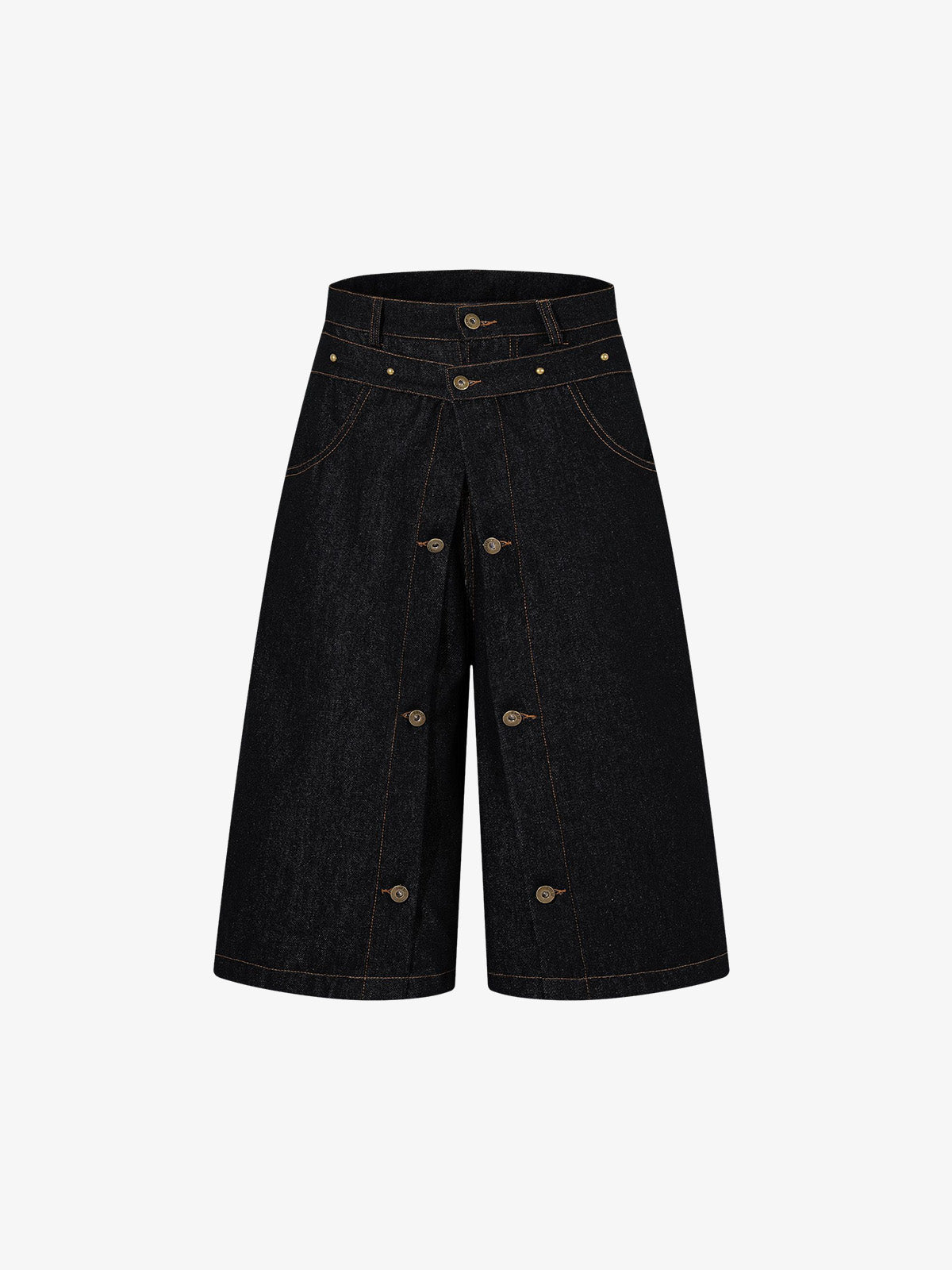 Doppelt geschnittene Jeansshorts mit mehreren Knöpfen