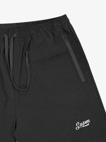 Minimalistische Shorts mit Reißverschlusstasche und Kordelzug