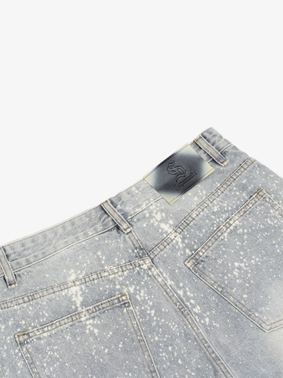 Jeansshorts mit Farbspritzern