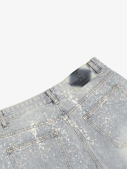 Jeansshorts mit Farbspritzern