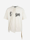 Minimalistisches T-Shirt mit asymmetrischem Buchstabenprint